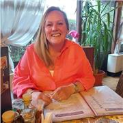 I am a native English speaker and am willing to taylor lessons based on students requirements